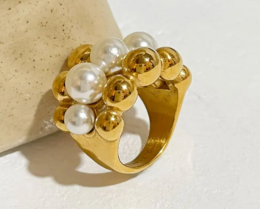 Costume Chunky Pearl Ring